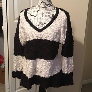 Free People V-neck sweater. 👌 mint